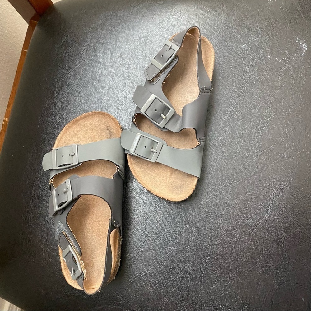 Old navy kids sandals size 9 - Picture 2 of 3